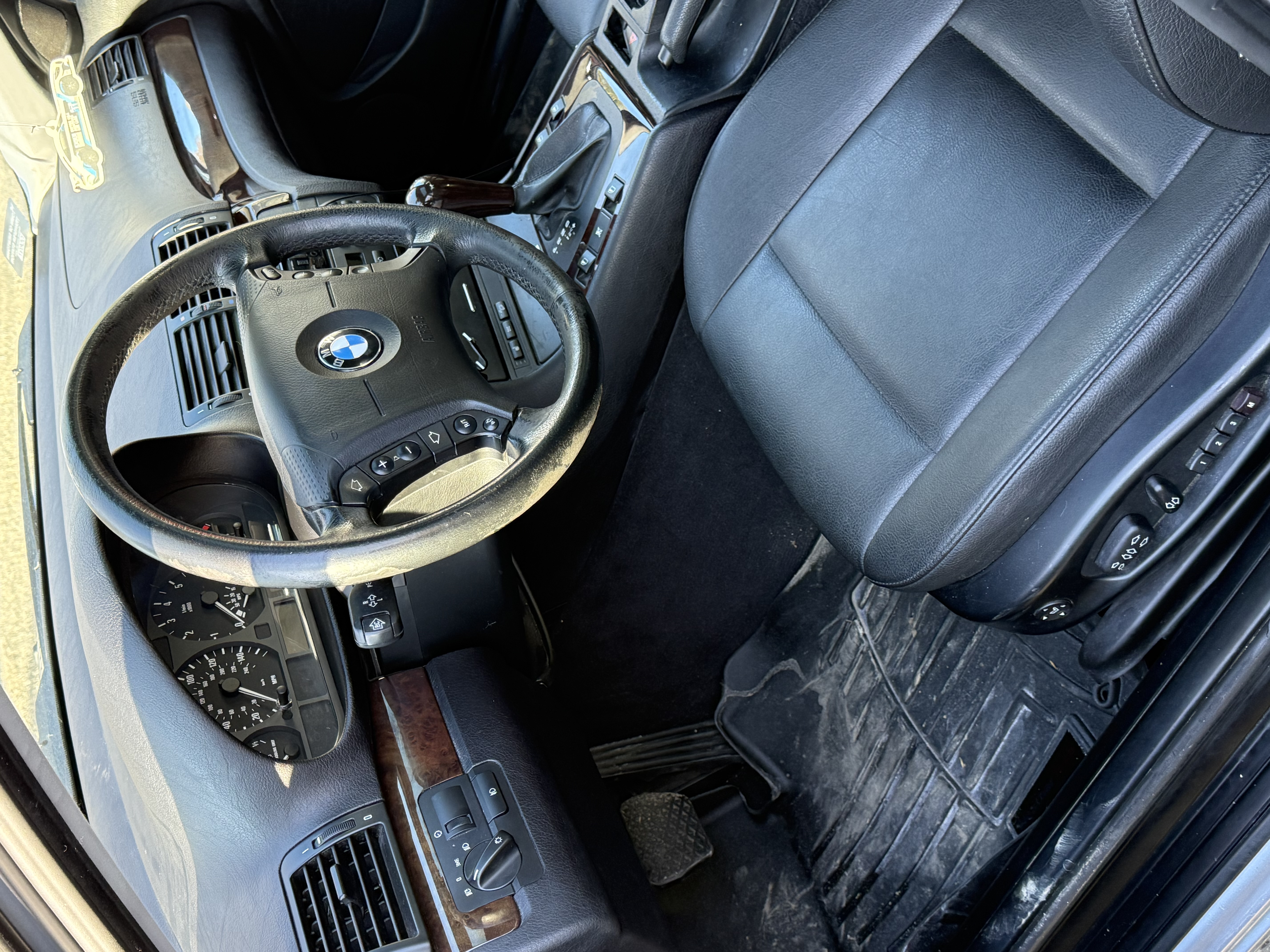 Used 2005 BMW 325xi Sedan AWD/4WD image 2