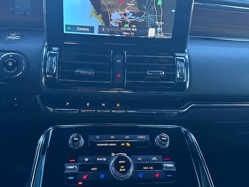 Used 2021 Lincoln Navigator Reserve image 9