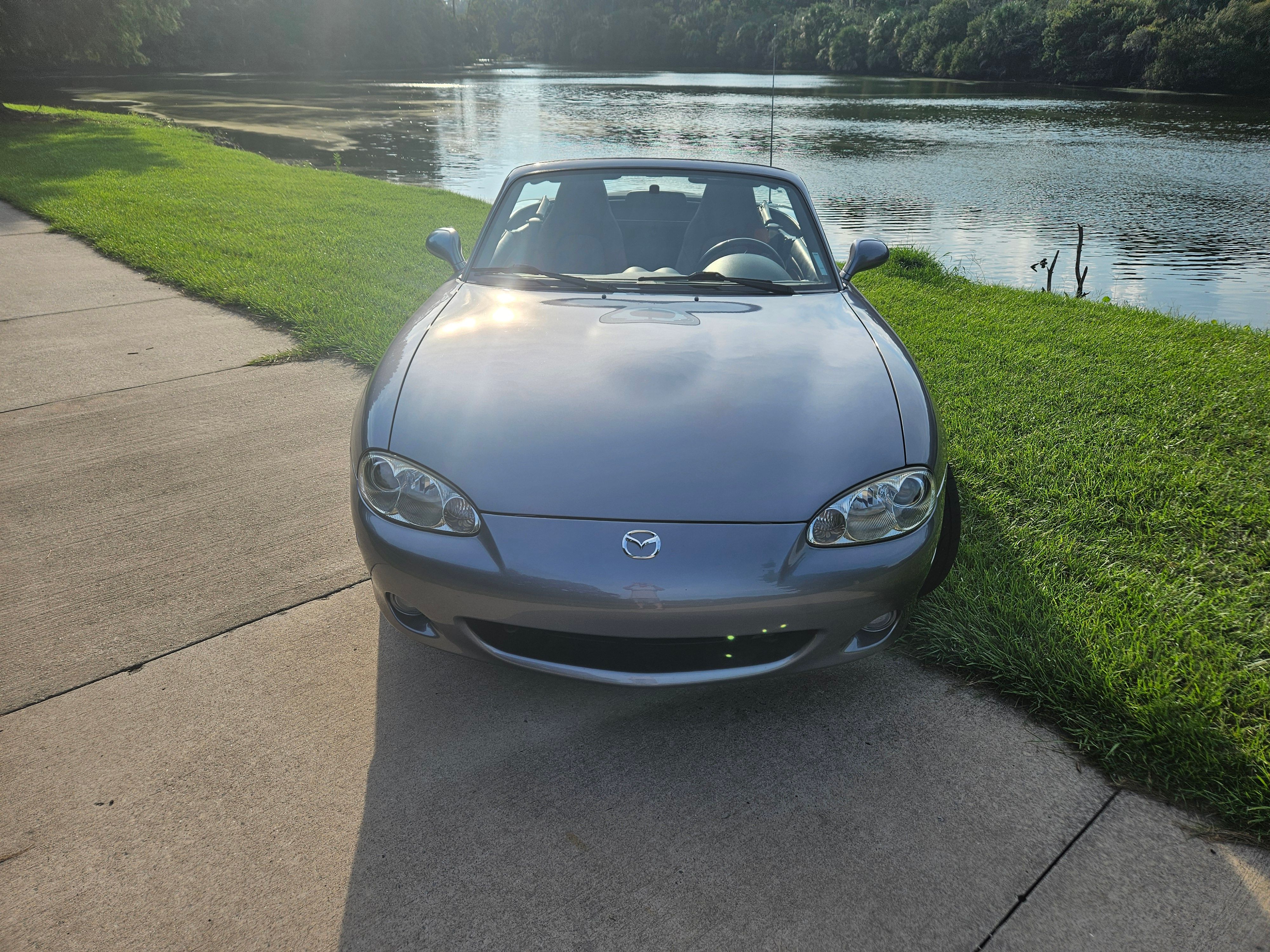 Used 2002 MAZDA MX-5 Miata LS RWD image 2