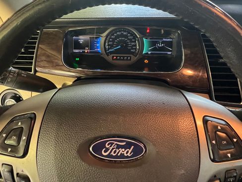 Used 2015 Ford Taurus Limited w/ Equipment Group 301A FWD image 17