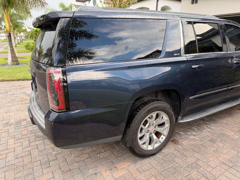 Used 2017 GMC Yukon XL SLT w/ HD Trailering Package RWD image 5