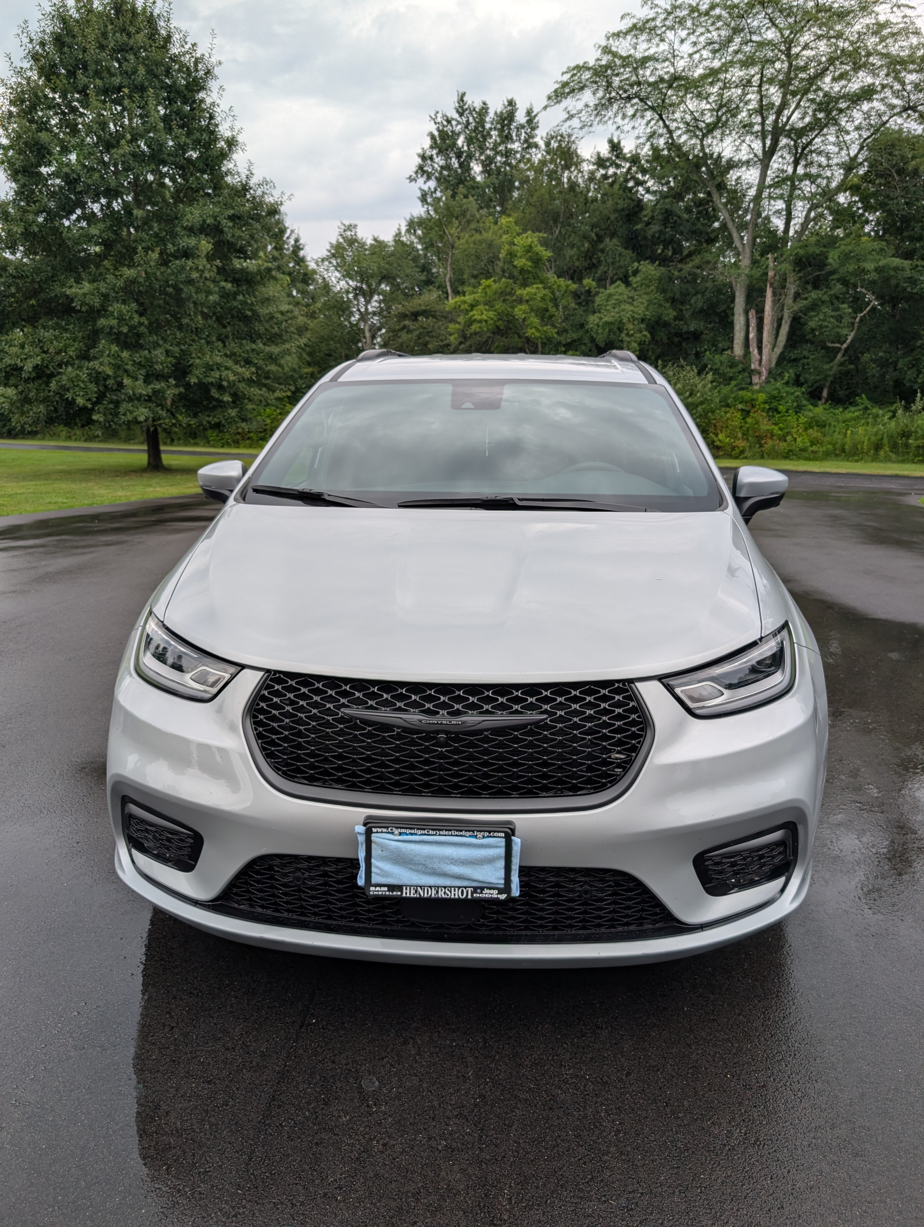 Used 2023 Chrysler Pacifica Touring-L w/ S Appearance Package AWD/4WD image 6