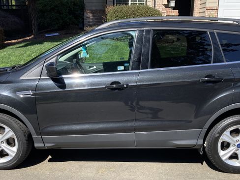 Used 2015 Ford Escape SE w/ Equipment Group 201A image 1