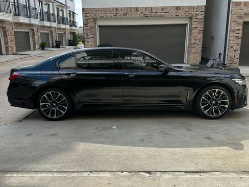 Used 2020 BMW 740i w/ M Sport Package image 6