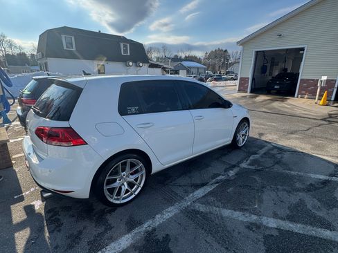 Used 2015 Volkswagen GTI SE image 2