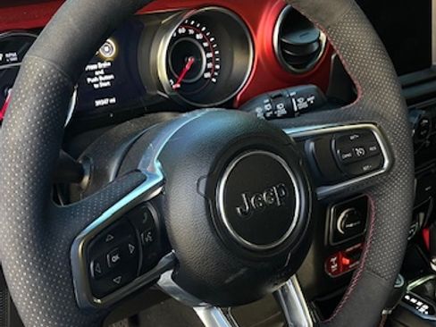 Used 2022 Jeep Wrangler Unlimited Rubicon w/ Xtreme Recon 35" Tire Package image 15