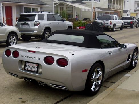 Used 2002 Chevrolet Corvette Convertible w/ Preferred Equipment Group2 RWD image 2