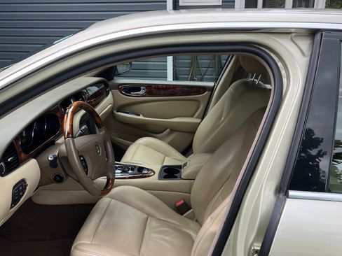 Used 2006 Jaguar XJ8 RWD image 9