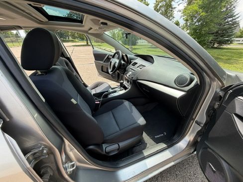 Used 2011 MAZDA MAZDA3 i Touring FWD image 12