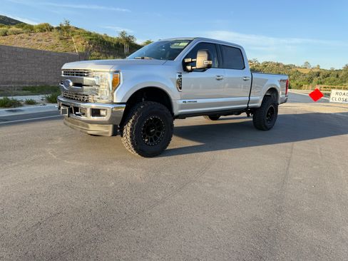 Used 2017 Ford F250 Lariat w/ Lariat Ultimate Package image 2