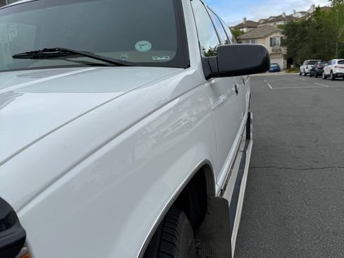 Used 1995 Chevrolet Suburban 2500 image 11