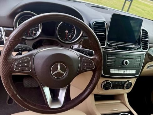 Used 2018 Mercedes-Benz GLE 350 350 Sport Utility 4D image 16