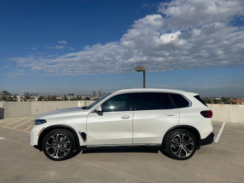 Used 2024 BMW X5 sDrive40i w/ Premium Package image 12