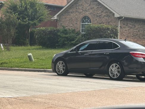 Used 2014 Buick Verano Convenience FWD image 1