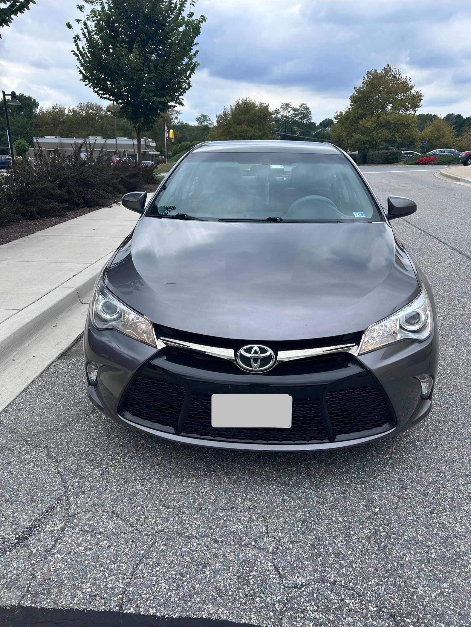 Used 2016 Toyota Camry SE FWD image 2