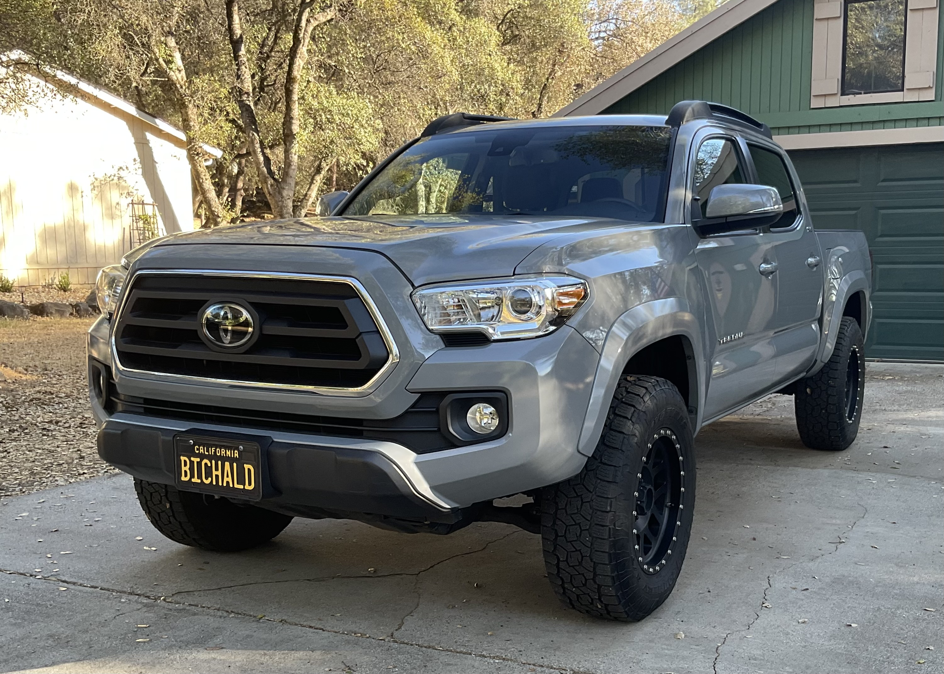 Used 2020 Toyota Tacoma SR5 w/ Technology Package AWD/4WD image 1