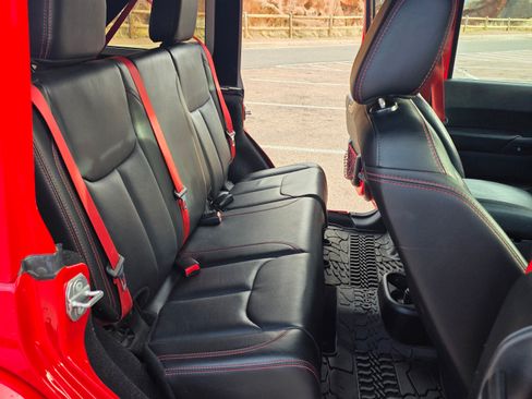 Used 2017 Jeep Wrangler Unlimited Rubicon image 8