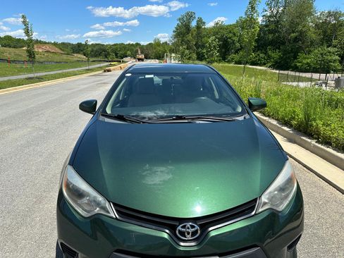 Used 2014 Toyota Corolla LE FWD image 2