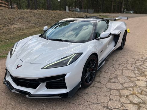 Used 2023 Chevrolet Corvette Z06 w/ Z07 Performance Package image 5