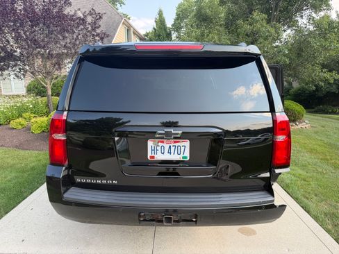 Used 2017 Chevrolet Suburban LT w/ Luxury Package AWD/4WD image 5