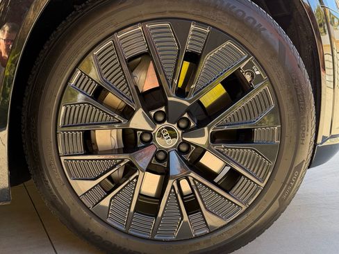 Used 2024 Audi Q8 e-tron Prestige image 5