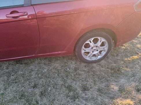 Used 2010 Ford Focus SE image 5