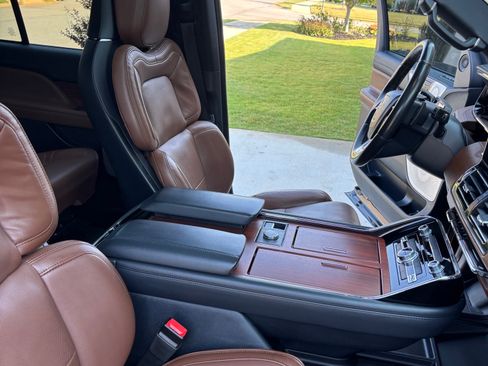 Used 2023 Lincoln Navigator Reserve image 19