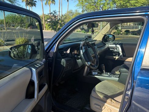 Used 2014 Toyota 4Runner SR5 image 11