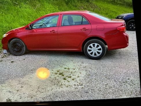 Used 2010 Toyota Corolla LE FWD image 4
