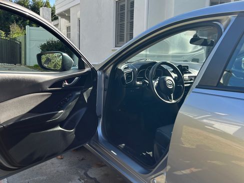 Used 2014 MAZDA MAZDA3 i Sport image 12