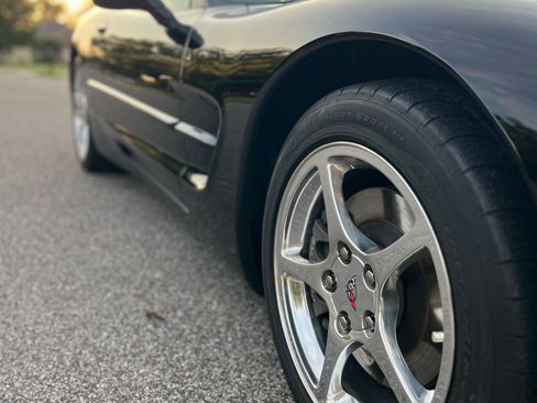 Used 2001 Chevrolet Corvette Convertible w/ Preferred Equipment Group2 RWD image 14