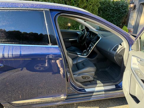 Used 2015 Volvo XC60 T6 Platinum image 9