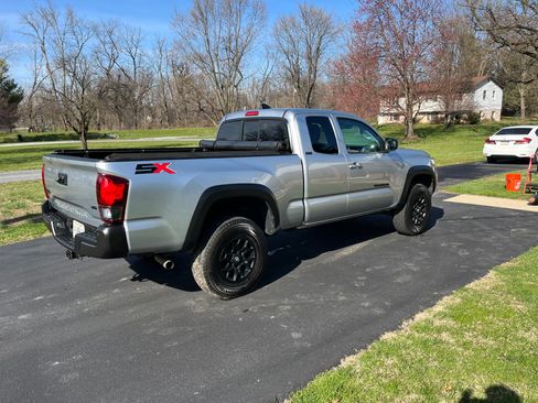 Used 2023 Toyota Tacoma SR5 w/ SX Package image 4