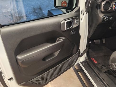 Used 2019 Jeep Wrangler Unlimited Sport S image 25