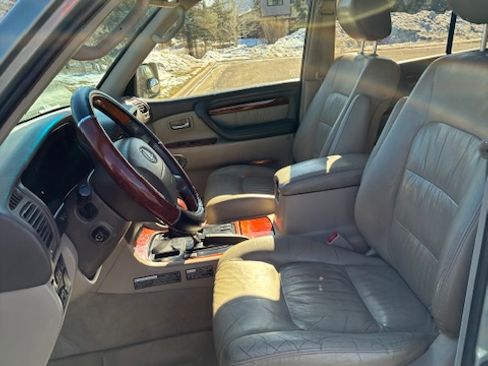 Used 2001 Lexus LX 470 4WD image 2