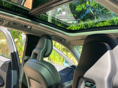 Used 2018 Volvo XC60 T6 Inscription w/ Convenience Package image 14