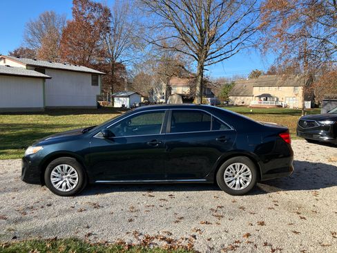 Used 2014 Toyota Camry LE image 5