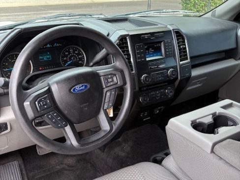 Used 2015 Ford F150 XLT image 11