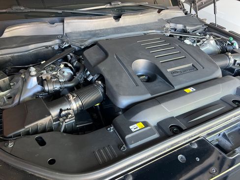 Used 2020 Land Rover Range Rover HSE image 8