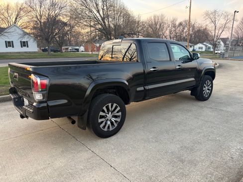 Used 2023 Toyota Tacoma Limited image 6