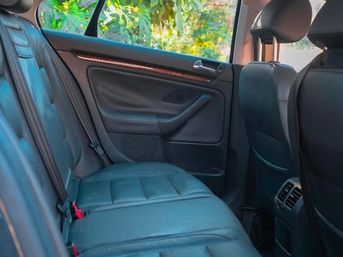 Used 2005 Volkswagen Jetta 2.5 image 8