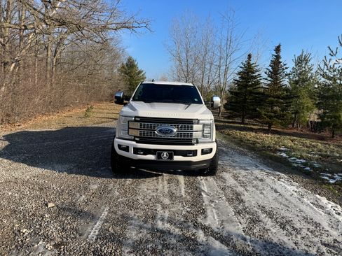 Used 2019 Ford F250 Platinum w/ Platinum Ultimate Package image 2