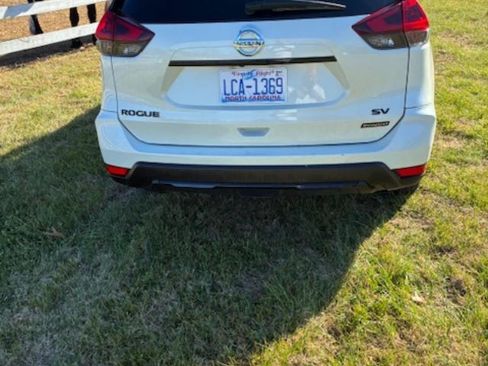 Used 2018 Nissan Rogue SV image 4