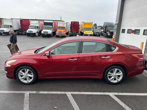 Used 2013 Nissan Altima 2.5 SL w/ Technology Pkg image 2