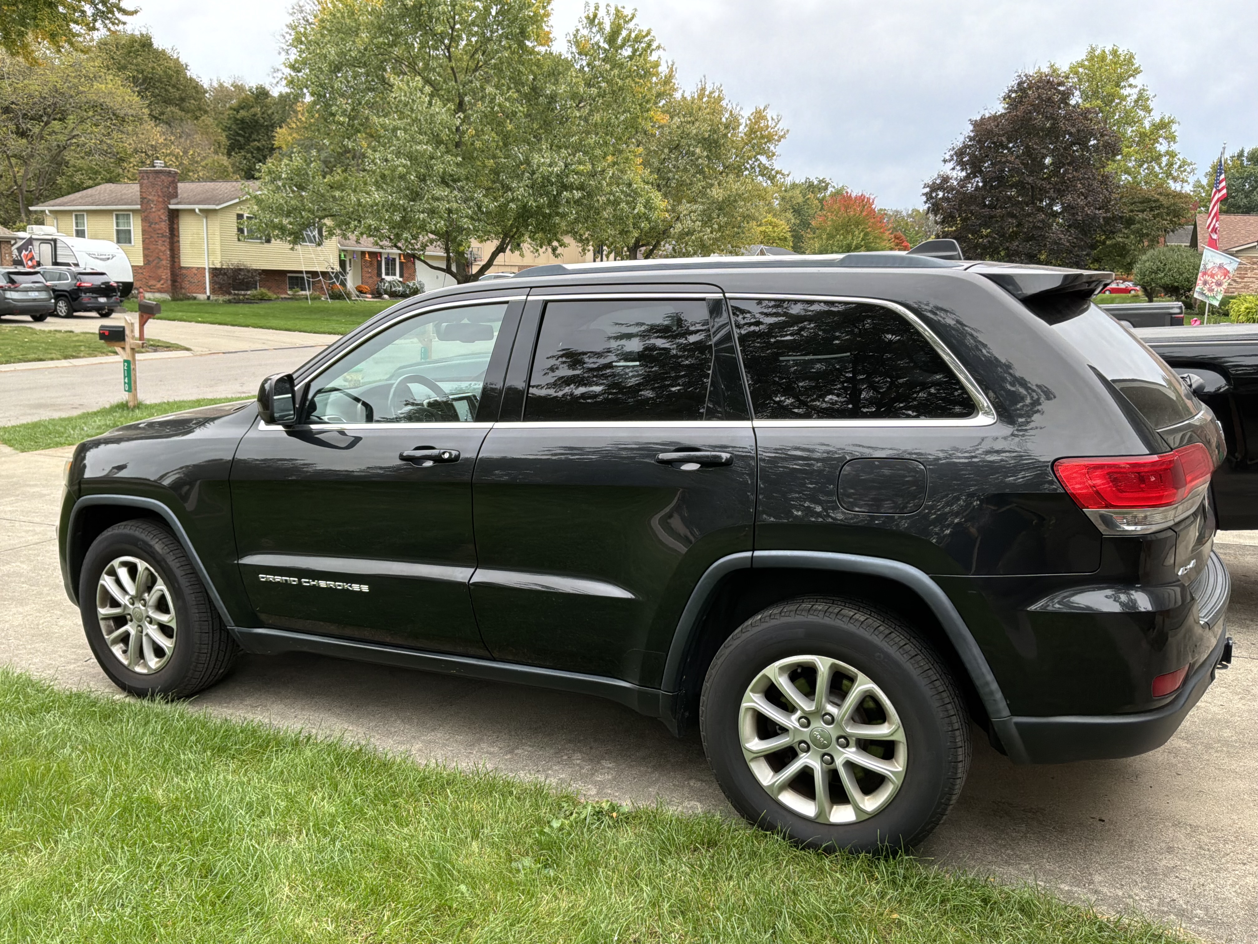 Used 2016 Jeep Grand Cherokee Laredo w/ Quick Order Package 23E AWD/4WD image 2