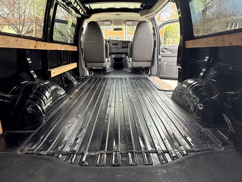 Used 2014 Chevrolet Express 1500 image 31