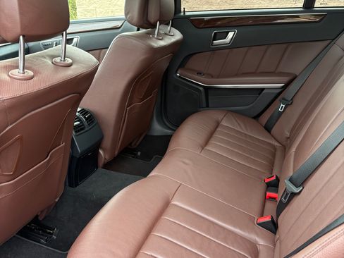 Used 2014 Mercedes-Benz E 350 Sedan image 19