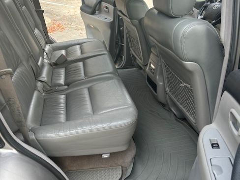 Used 2007 Toyota Land Cruiser image 13