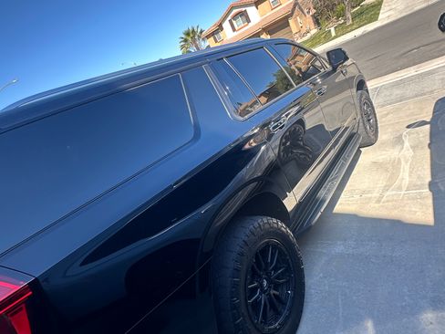 Used 2021 GMC Yukon XL SLT w/ SLT Premium Package image 15