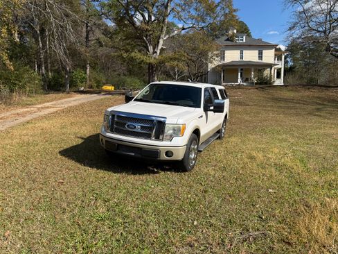 Used 2010 Ford F150 Lariat image 1